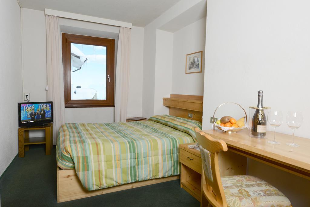 Savoia Hotel Passo del Tonale Habitación foto
